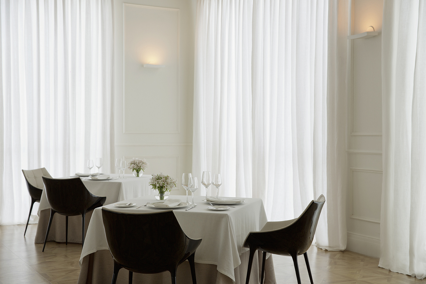 Fine dining in a luxury resort